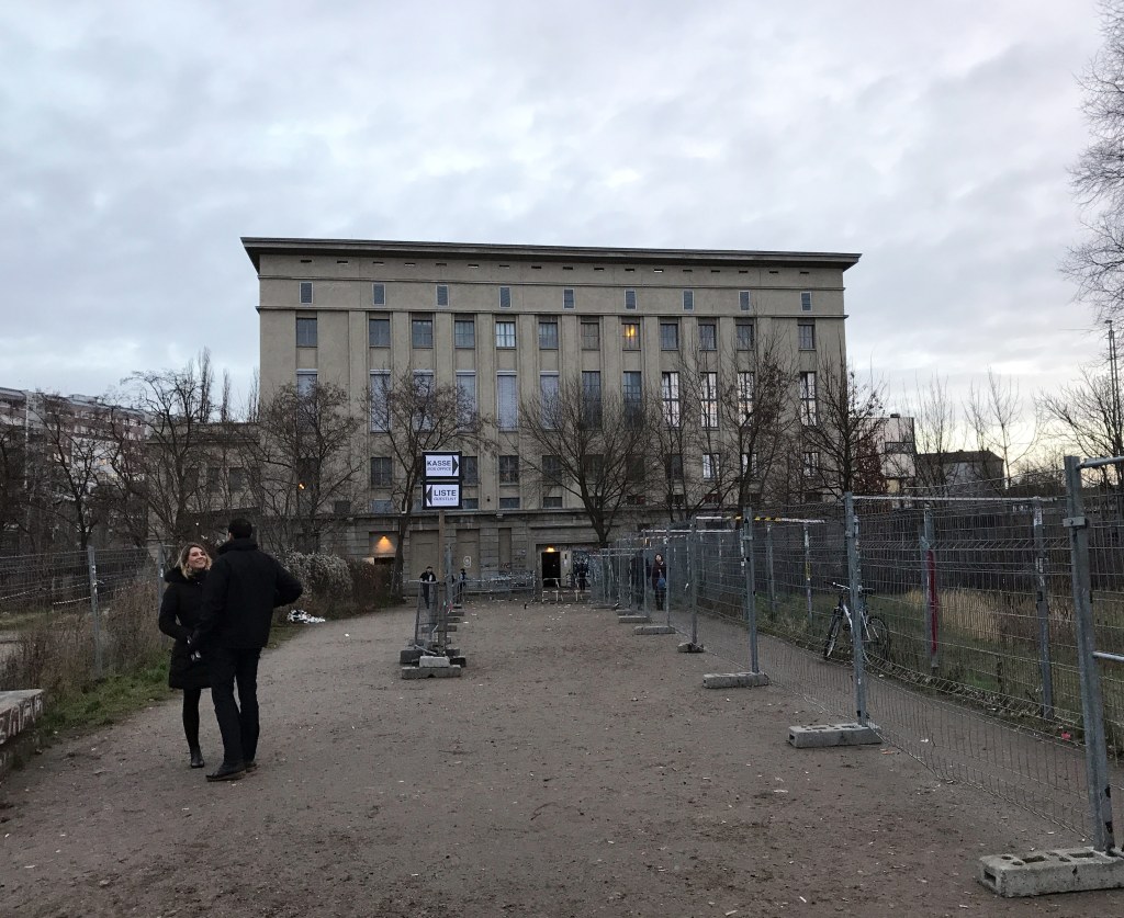 Picture of: File:Berghain – Panorama Bar