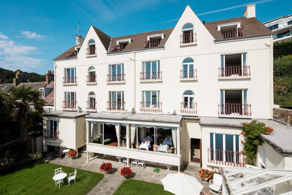 Picture of: HOTEL PANORAMA GUEST HOUSE ST AUBIN * (Jersey) – von €