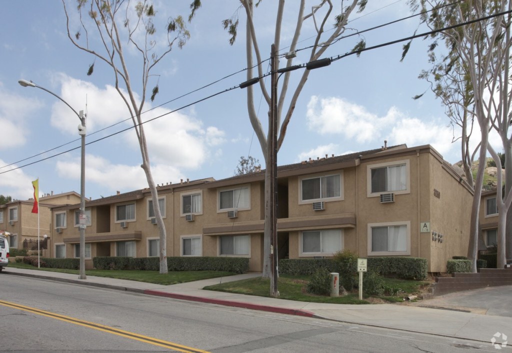 Picture of: Las Colinas Apartments –  Panorama Rd Riverside, CA